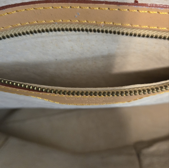 Messenger Bag w/ Crossbody Shoulder Strap (Unisex) - Picture 15 of 16